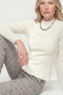 Merinopullover mit Peplum-Saum