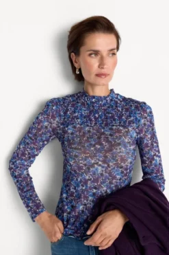 Mesh-Longsleeve mit Smokdetails