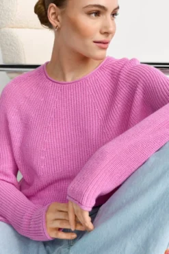 Rippstrickpullover mit Crewneck