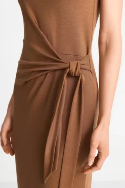 Ärmelloses Maxikleid mit Raffung