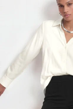 Schimmernde Hemdbluse