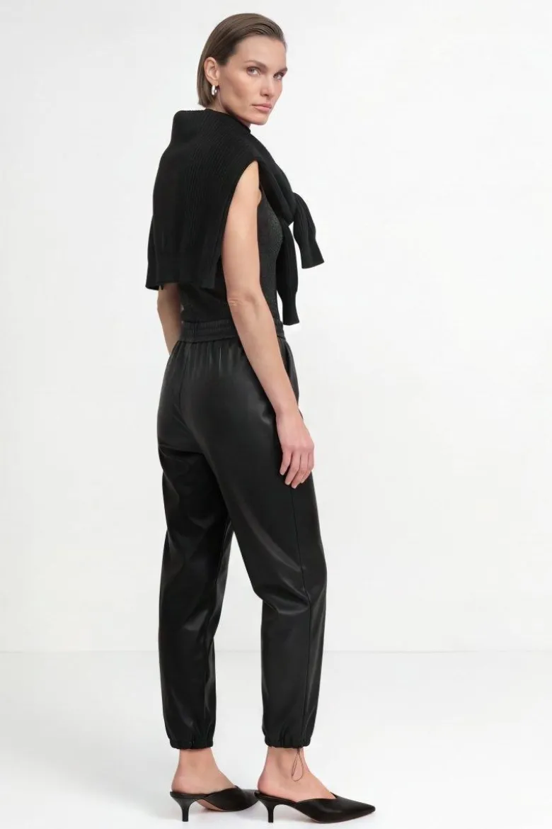 Schwarze Jogger-Hose in Lederoptik