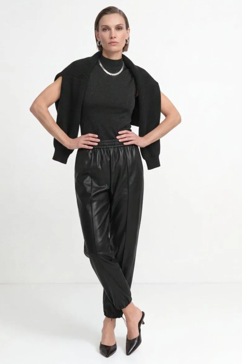 Schwarze Jogger-Hose in Lederoptik
