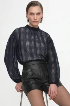 Shorts in Lederoptik