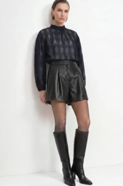 Shorts in Lederoptik