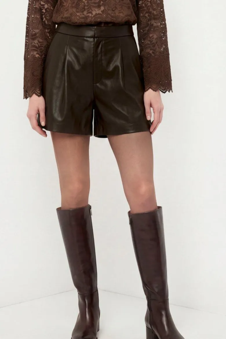 Shorts in Lederoptik