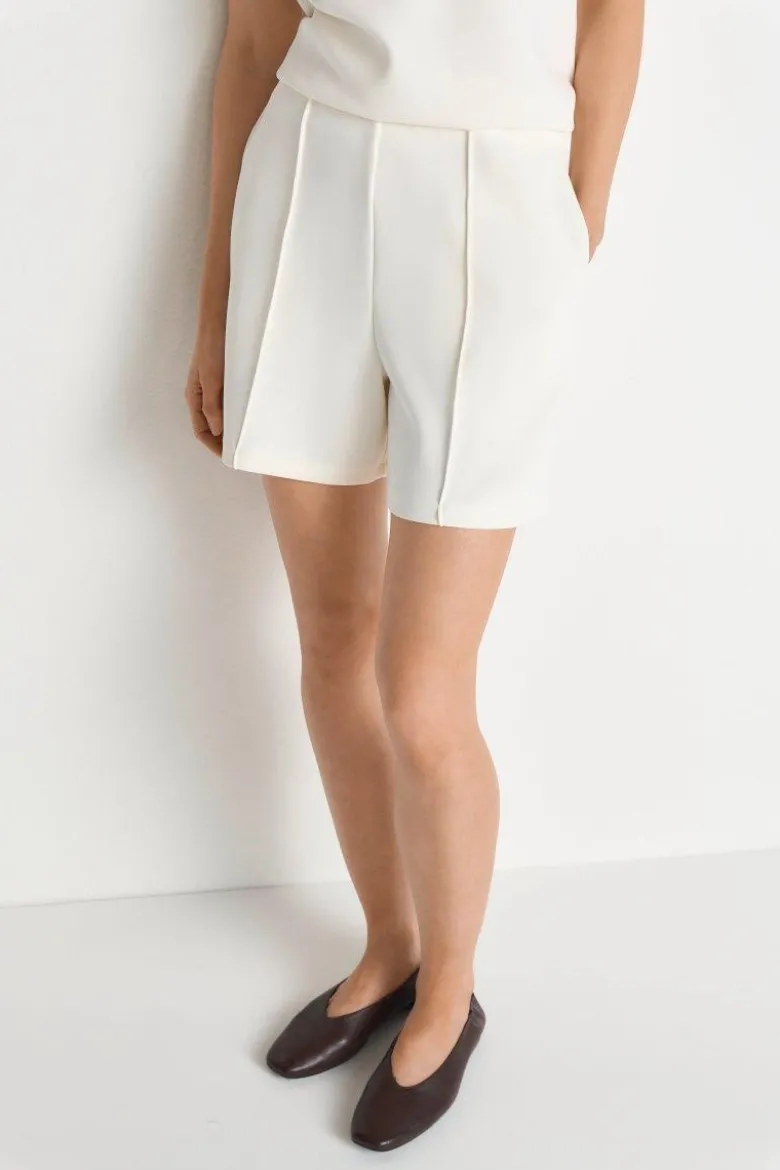 Shorts mit Bundfalten