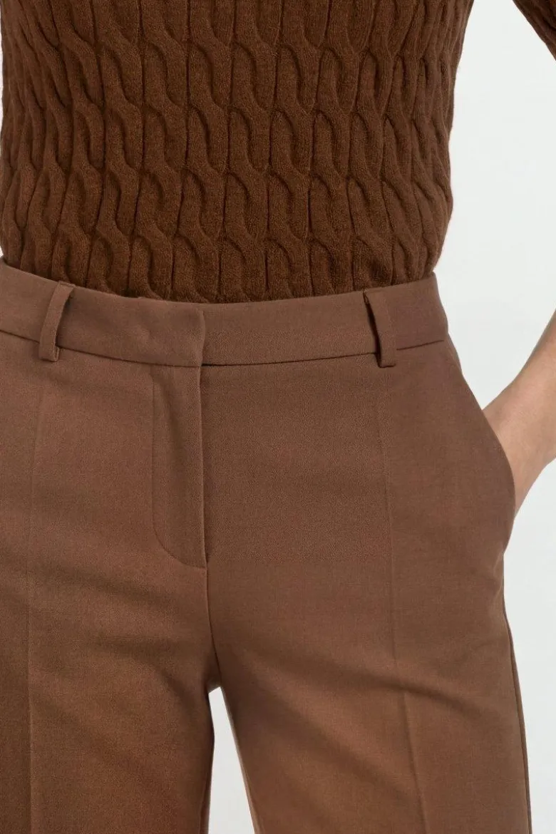 Stoffhose mit Bügelfalte