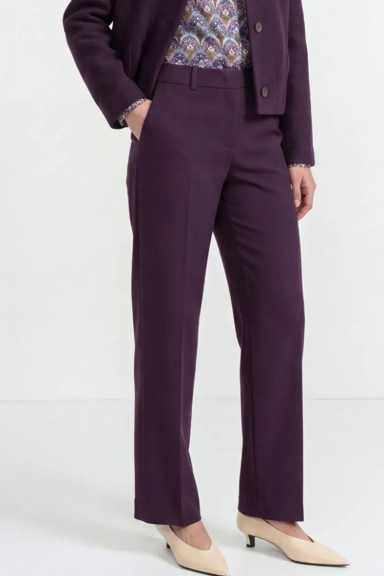Stoffhose mit Bügelfalte
