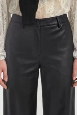 Straight-Leg-Hose in Lederoptik
