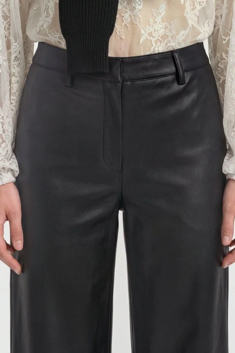 Straight-Leg-Hose in Lederoptik