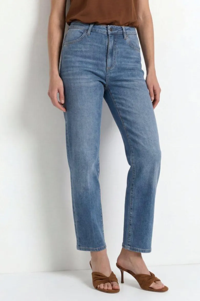 Straight-Leg-Jeans