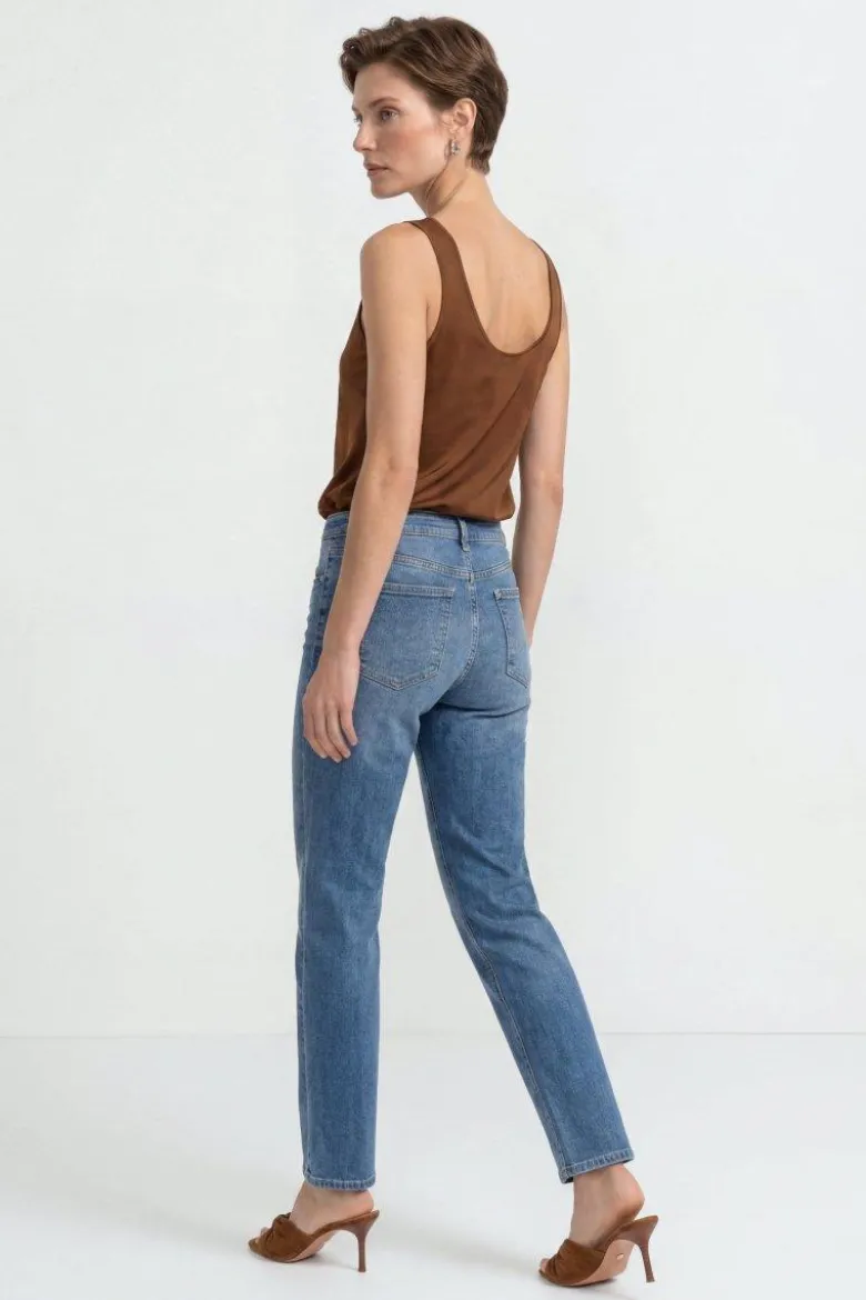 Straight-Leg-Jeans