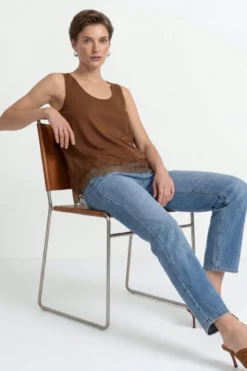 Straight-Leg-Jeans