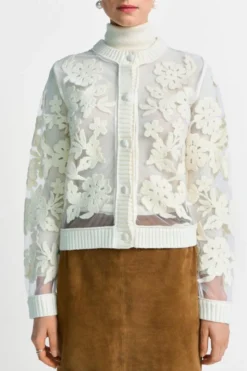 Strickjacke mit Blumenapplikation