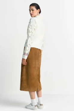 Strickjacke mit Blumenapplikation