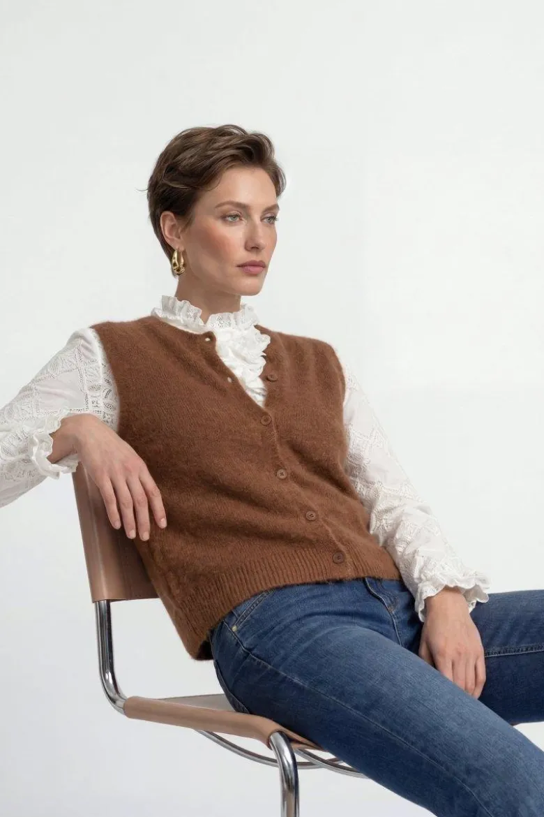 Strickweste mit Knöpfen