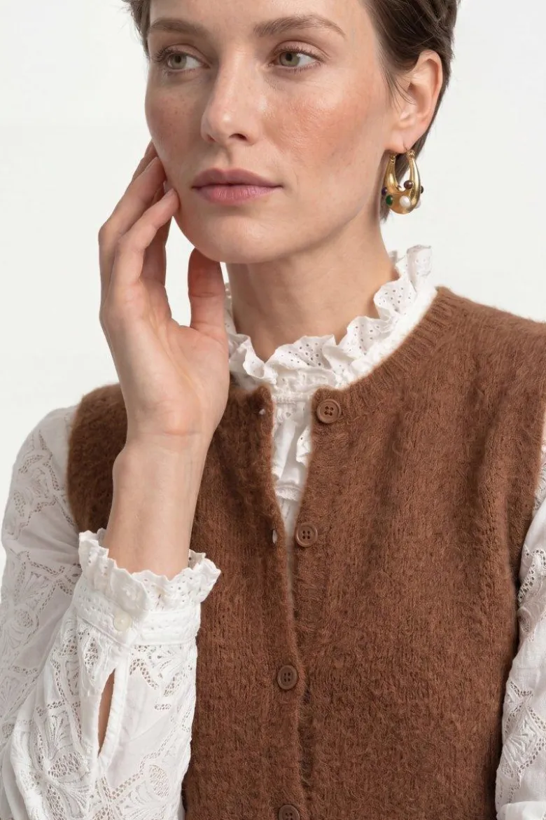 Strickweste mit Knöpfen