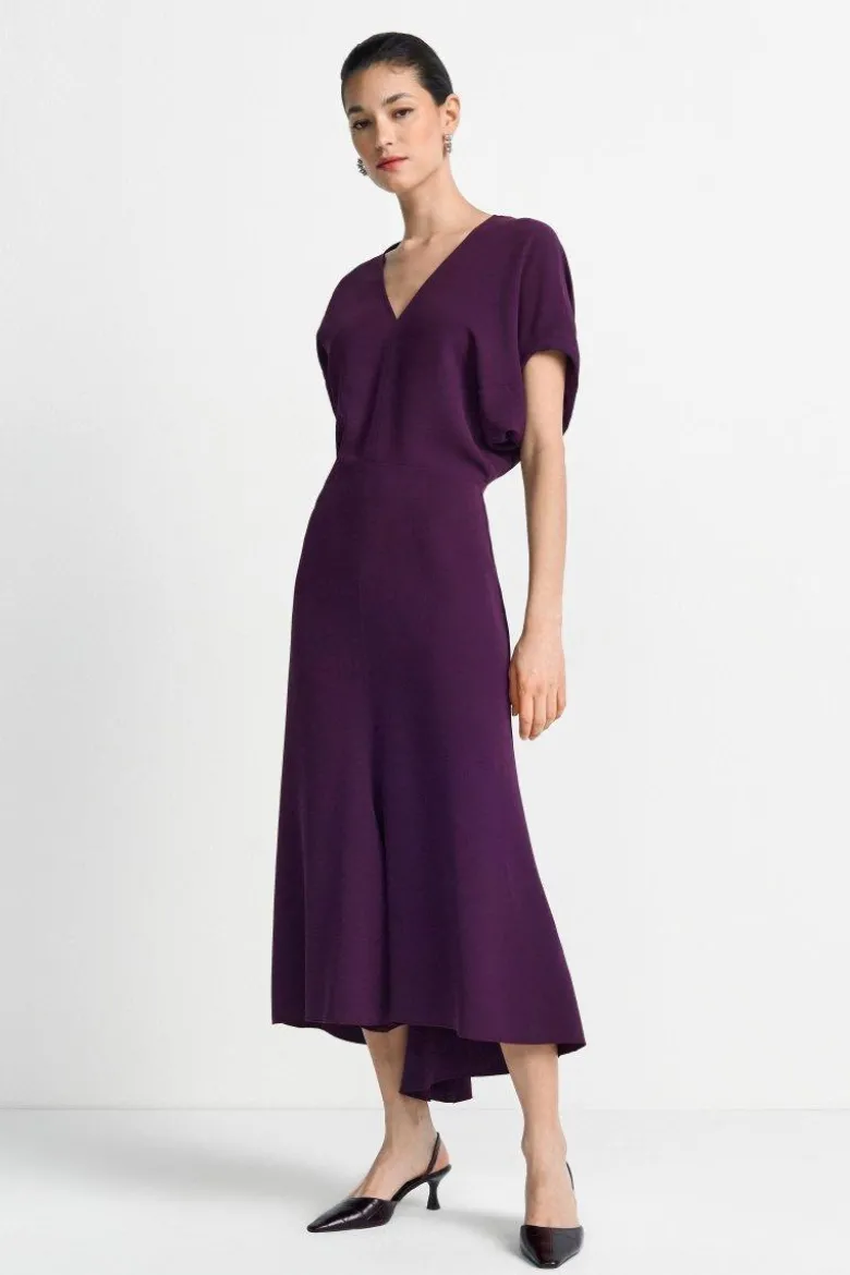 Tailliertes Midikleid mit V-Ausschnitt