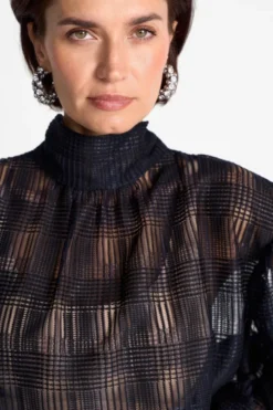 Transparente Karobluse mit Stehkragen