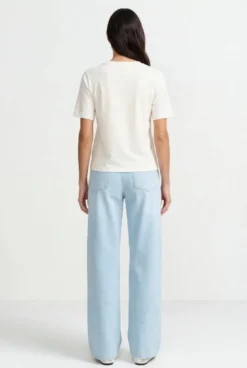 T-Shirt mit Blütenapplikation