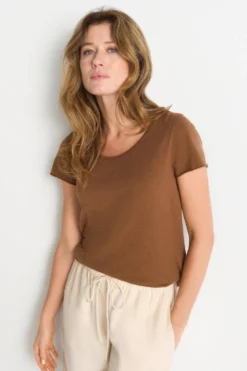 T-Shirt mit offenen Kanten