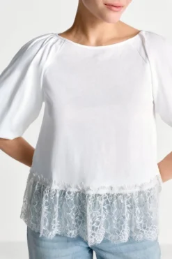 T-Shirt mit Spitzensaum