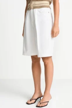 Weiße Bermuda-Shorts