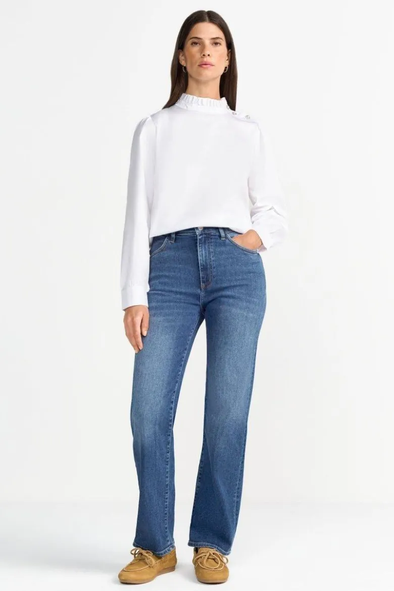 Weiße Bluse mit Rüschenkragen