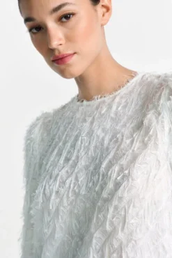 Weiße Chiffonbluse mit Fransen