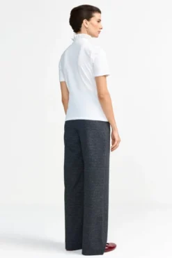 Weißes T-Shirt mit Rüschenkragen