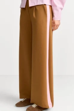 Weite Hose mit Seitenstreifen