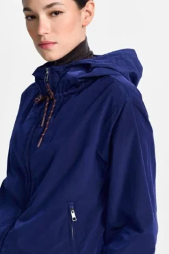 Windbreaker mit Kapuze