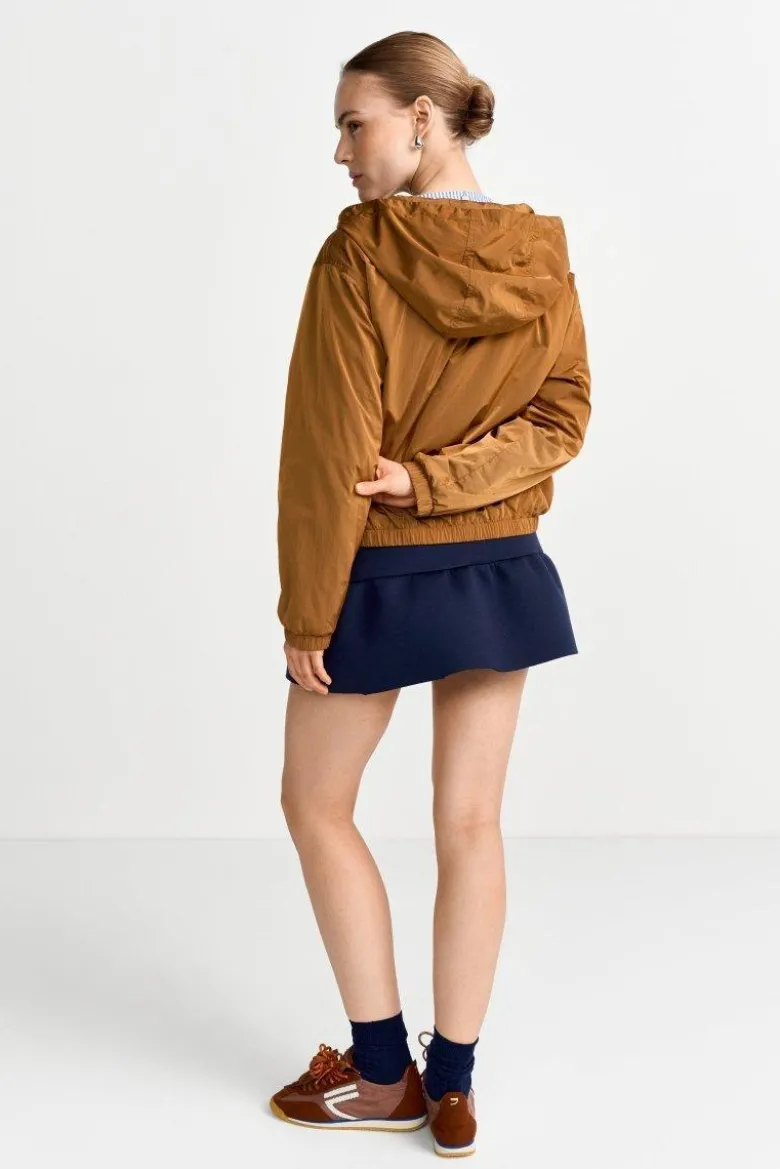 Windbreaker mit Kapuze