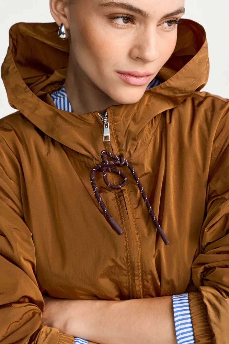 Windbreaker mit Kapuze